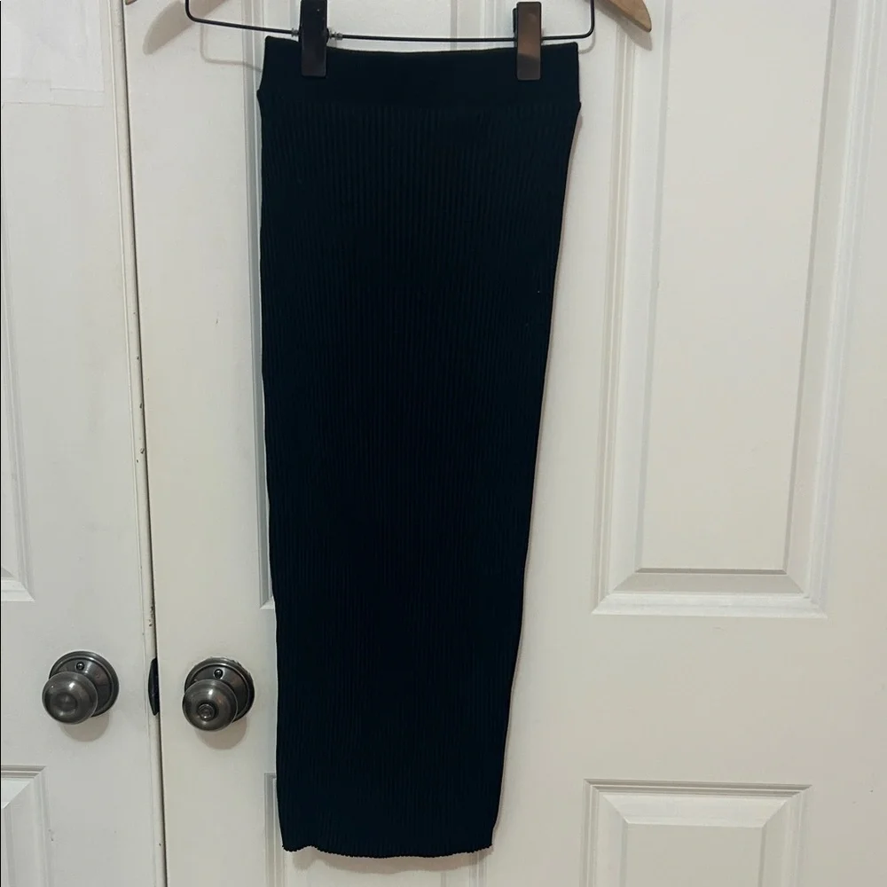 Zara high waisted, ribbed stretchy midi pencil skirt size small black NWT